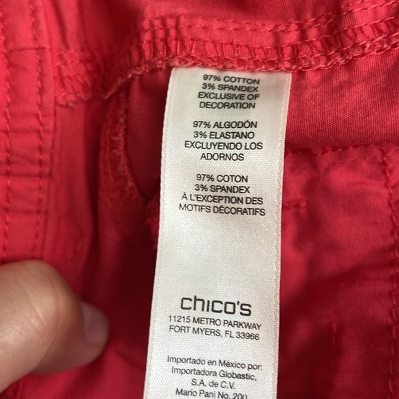 Chico’s red cotton capris size 1 , two front two back pockets - Picture 4 of 4